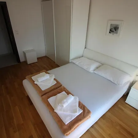 Apartment Fuer 7 Personen Und 1 Kind In Novi Vinodolski, Kvarner Bucht Crikvenica Und Umgebung *